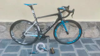 Bicicleta de carretera Giant Negra/Azul