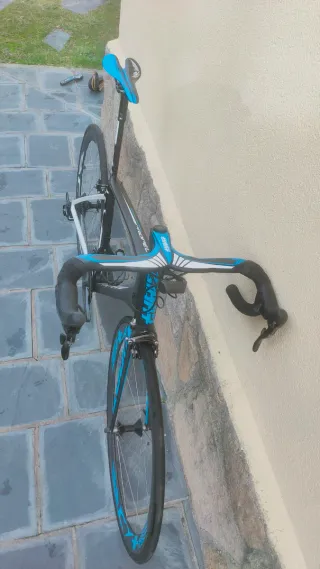 Bicicleta de carretera Giant Negra/Azul