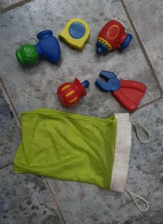 Set de herramientas de juguete para el baño.