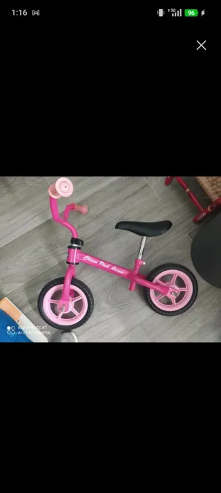 Bicicleta infantil rosa sin pedales