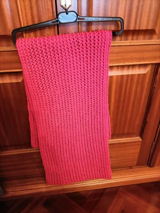 Bufanda de lana tejida a mano sin usar es cerrada