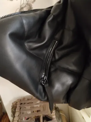 Cazadora bomber acolchada con capucha