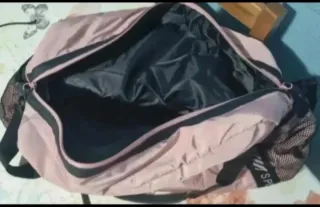 Bolsa deportiva rosa y negra