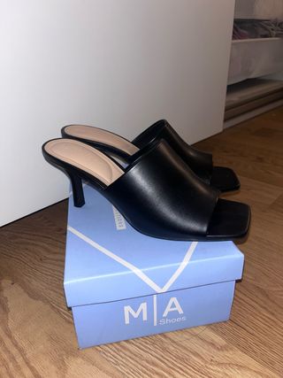 Zapatos de tacón negros