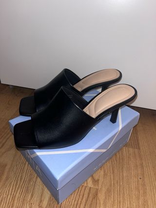 Zapatos de tacón negros