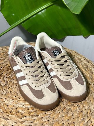 Zapatillas Adidas Beige y Marrón