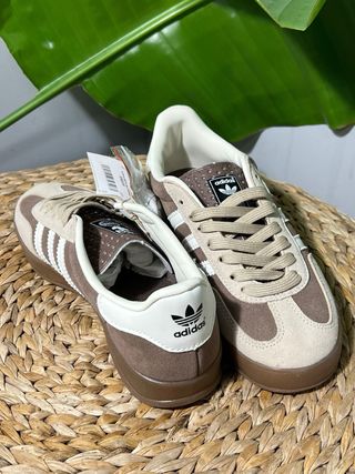 Zapatillas Adidas Beige y Marrón