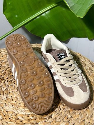 Zapatillas Adidas Beige y Marrón