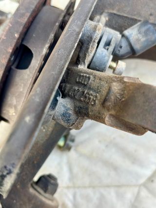 8N04072558-8N0407613 MOZZO COPRIMOZZO DESTRO AUDI