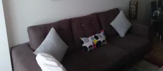 Sofá chaise longue. Disponible a partir de marzo.