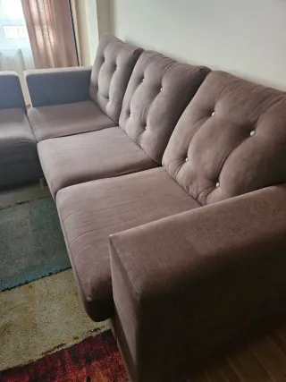 Sofá chaise longue. Disponible a partir de marzo.