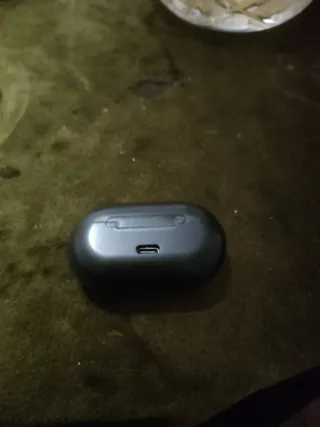 Auriculares Clip Grises con su cargador