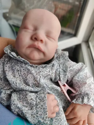 Bebé Reborn Levy con chupete. Pintado a mano