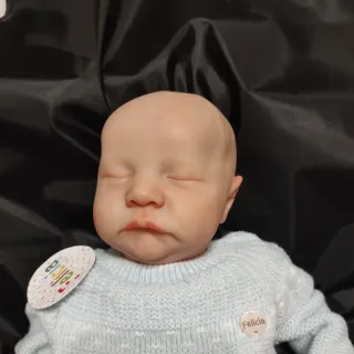 Bebé Reborn Levy con chupete. Pintado a mano
