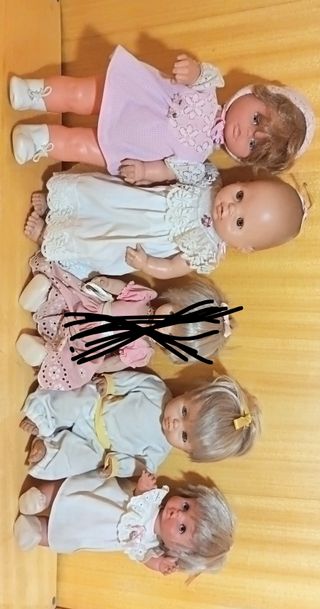 Lote de muñecas a 40€