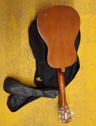 Guitarra infantil con funda