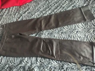 Pantalón de piel MNG Talla L/40