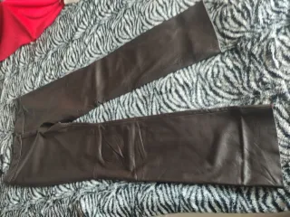 Pantalón de piel MNG Talla L/40