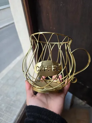 Cesta decorativa dorada para café