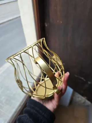 Cesta decorativa dorada para café