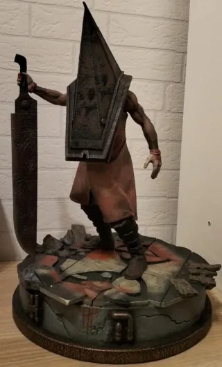 Silent Hill 2 Pyramid Head Statue Figura Mezco