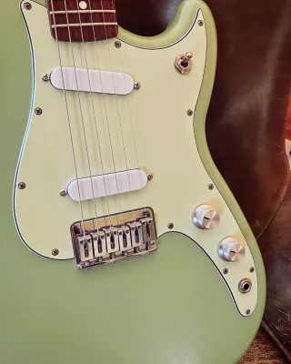 Fender Duo Sonic Modificada Luthier