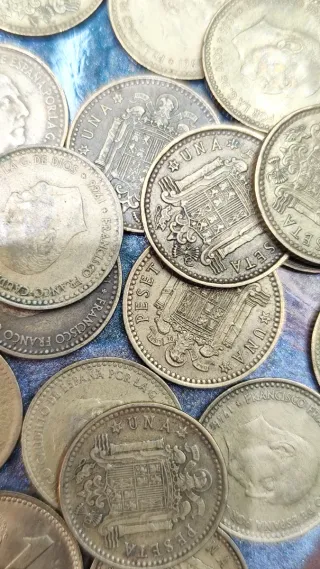 URGE VENDO 120 monedas 1 Peseta 1966