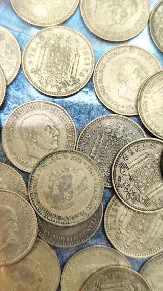 URGE VENDO 120 monedas 1 Peseta 1966