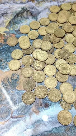 URGE VENDO 120 monedas 1 Peseta 1966