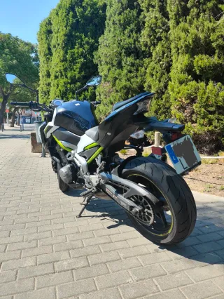 Moto Kawasaki Z900