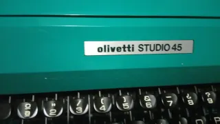 Máquina de escribir Olivetti Studio 45