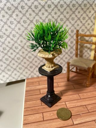 Pianta verde su colonna per dollhouse