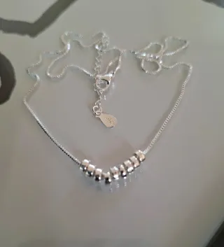 Collar de plata con cuentas