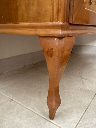 Cómoda de madera con espejo