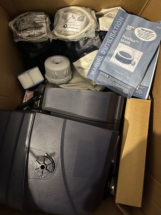 SPA HINCHABLE MASAJE BURBUJAS PARA 4 PERSONAS