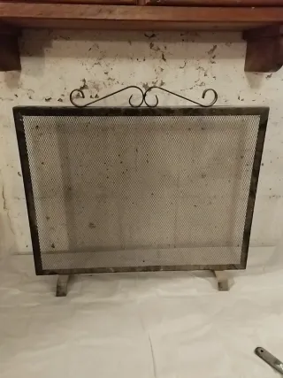 Salva chispas chimenea metal negro