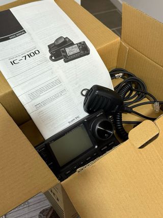 ICOM IC-7100 HF/VHF/UHF DIGITAL DSTAR