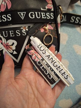 Bolso Guess Negro con Flores Rosas