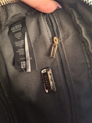 Bolso Guess Negro con Flores Rosas