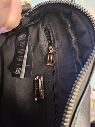 Bolso Guess Negro con Flores Rosas