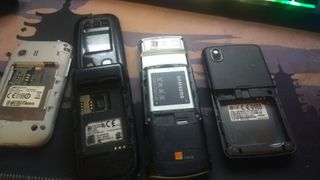 Lotto di 5 cellulari antichi Nokia, Samsung, LG