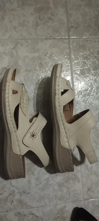 A estrenar!Sandalias Beige y Marrones