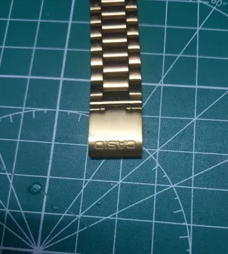 Reloj Casio A168 Dorado