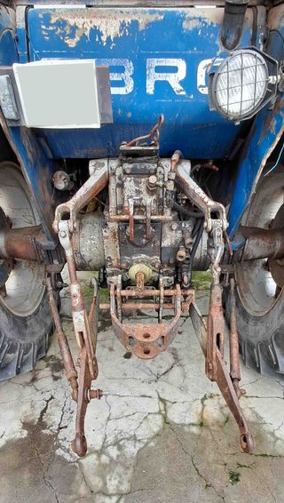 Tractor Ebro 6079 Sincro 12 con pala y cazo.