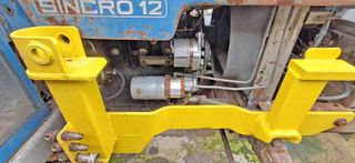 Tractor Ebro 6079 Sincro 12 con pala y cazo.