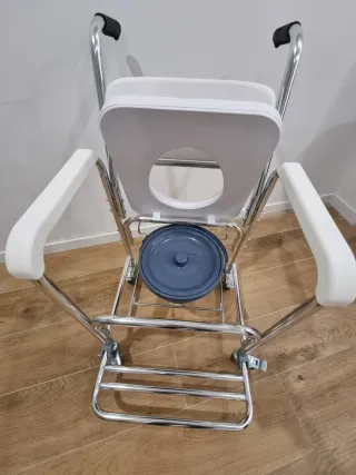 Silla de ducha y WC con ruedas sin estrenar