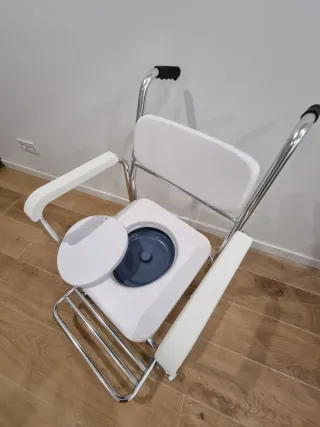Silla de ducha y WC con ruedas sin estrenar