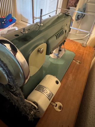 Máquina de coser Alfa Royale