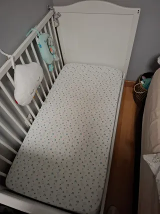 Cuna blanca para bebé