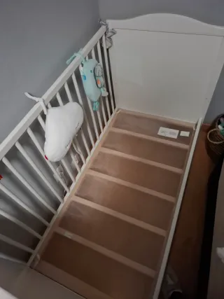 Cuna blanca para bebé